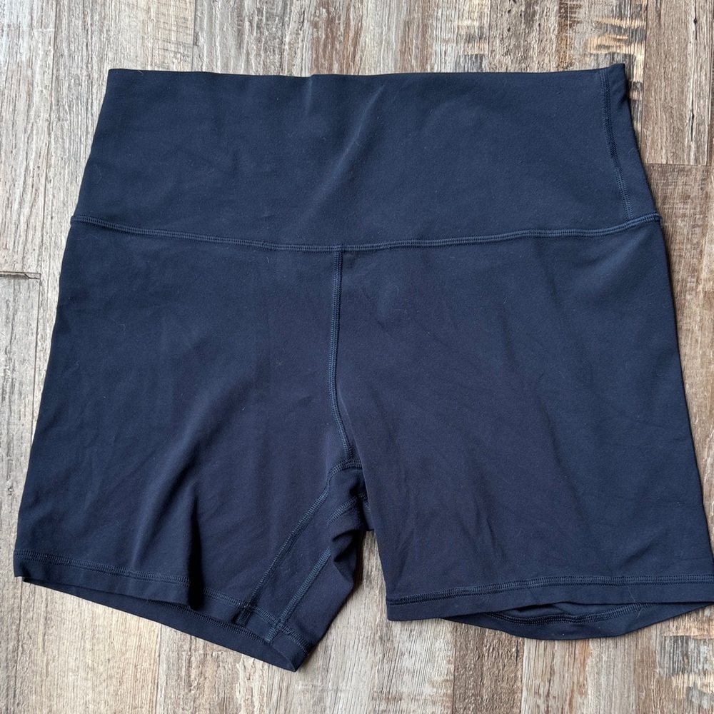 Lululemon Align High-Waisted Shorts 6 inch shorts